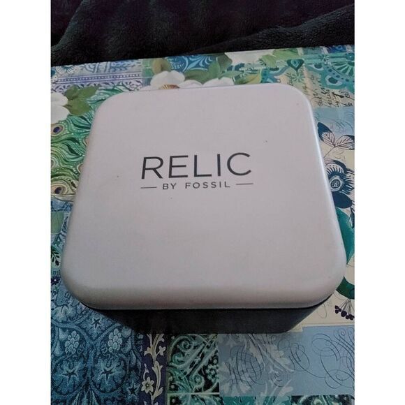 NIB~RELIC BY FOSSIL Queen's Court Pink MOP & Crystal 3-Hand Women's Watch - Picture 5 of 5